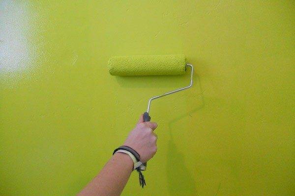 Чем покрасить стены в гараже - выбор состава и правила нанесения