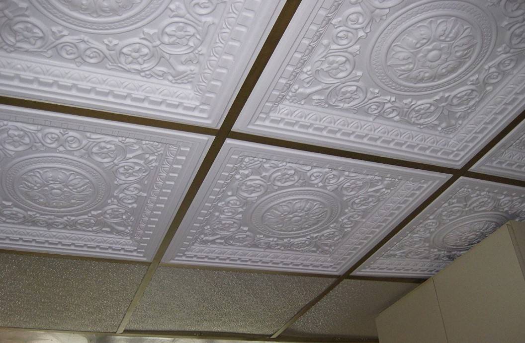 Плитка из полистирола для потолка: плюсы, минусы, особенности монтажа |