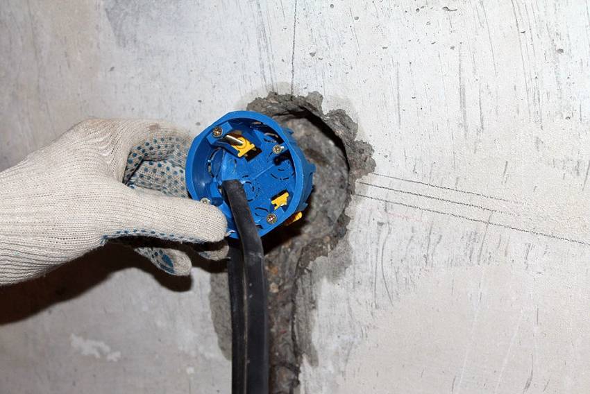 Инструкция по установке розеток в бетонные стены