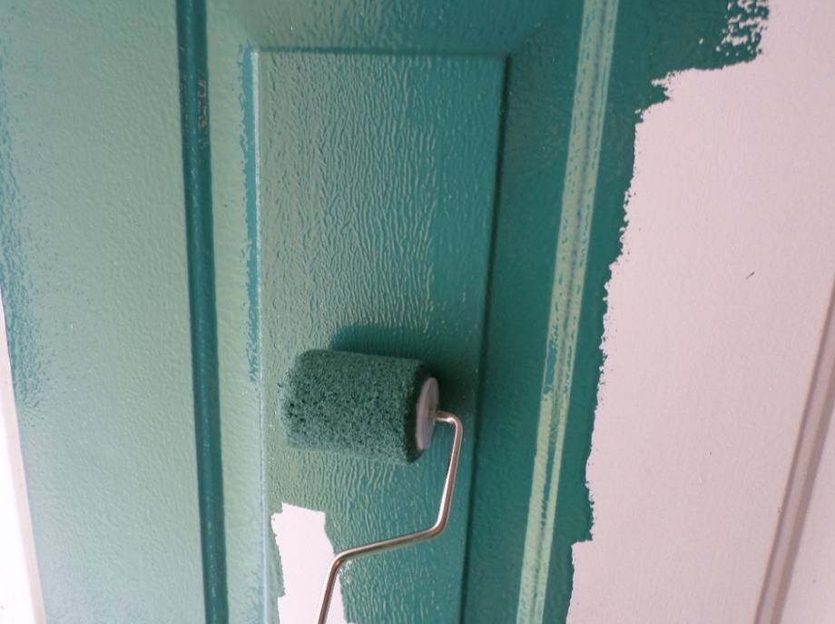 Можно ли перекрасить входную дверь