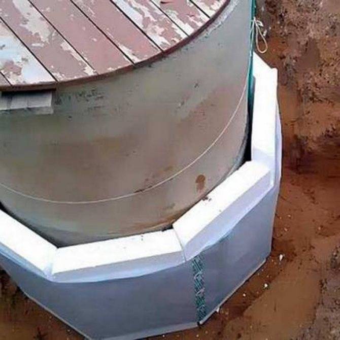 Способы как правильно утеплить бетонный колодец
