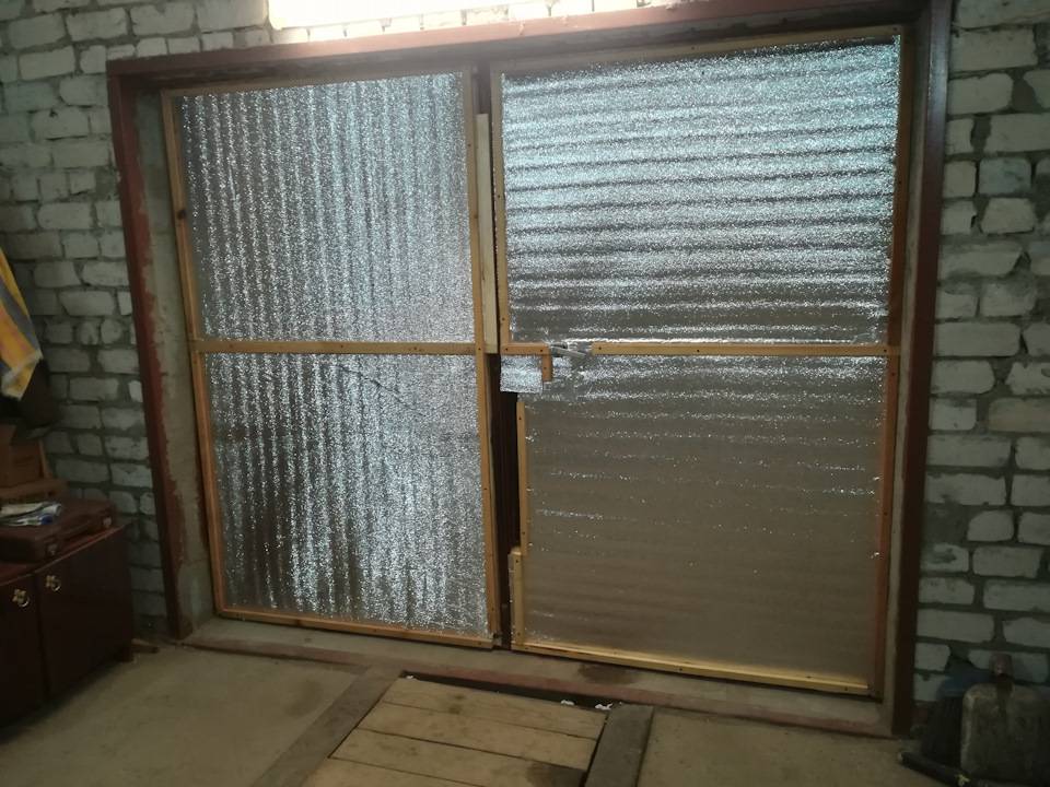 Как утеплить ворота в гараже