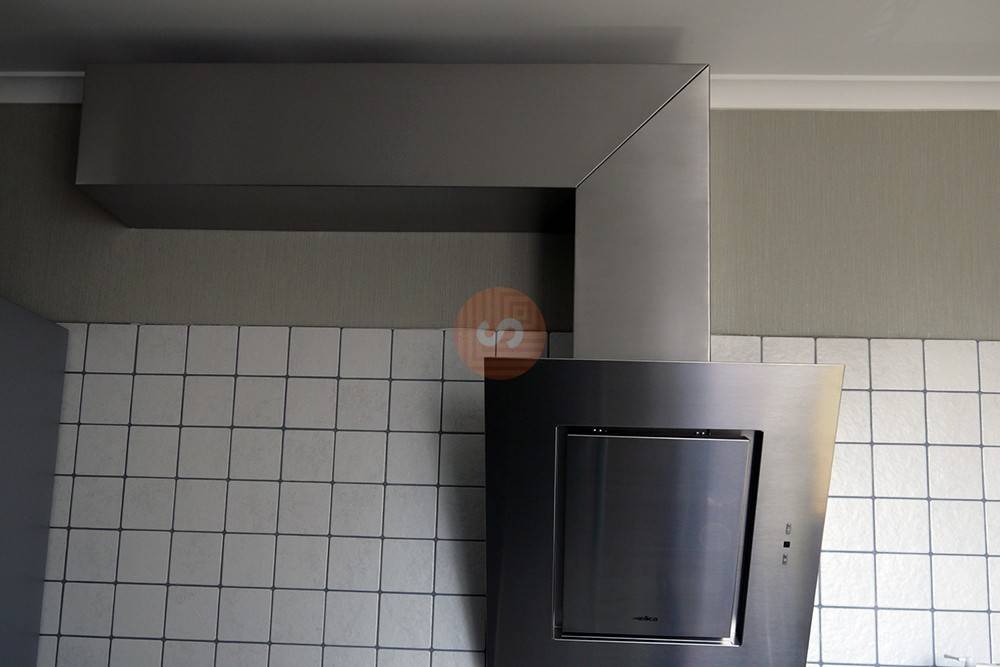 Короб для вытяжки на кухне (25 фото): пластиковый, из нержавейки, установка
