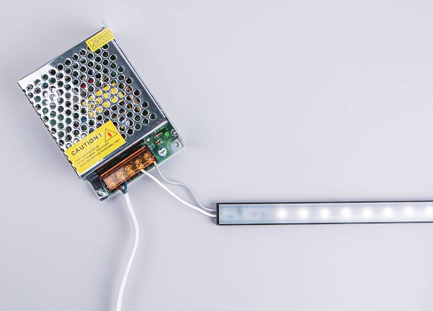 Сенсорный выключатель для светодиодной ленты: вид, устройство и подключение