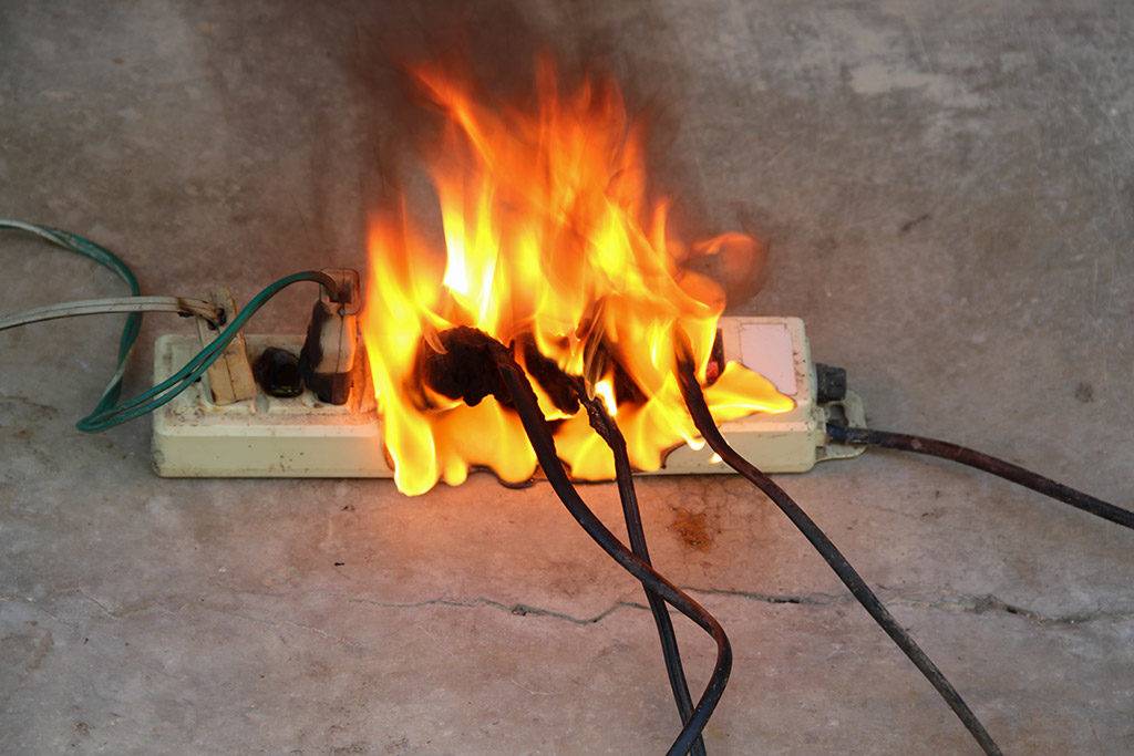 Чем тушить электропроводку: выбор огнетушителя