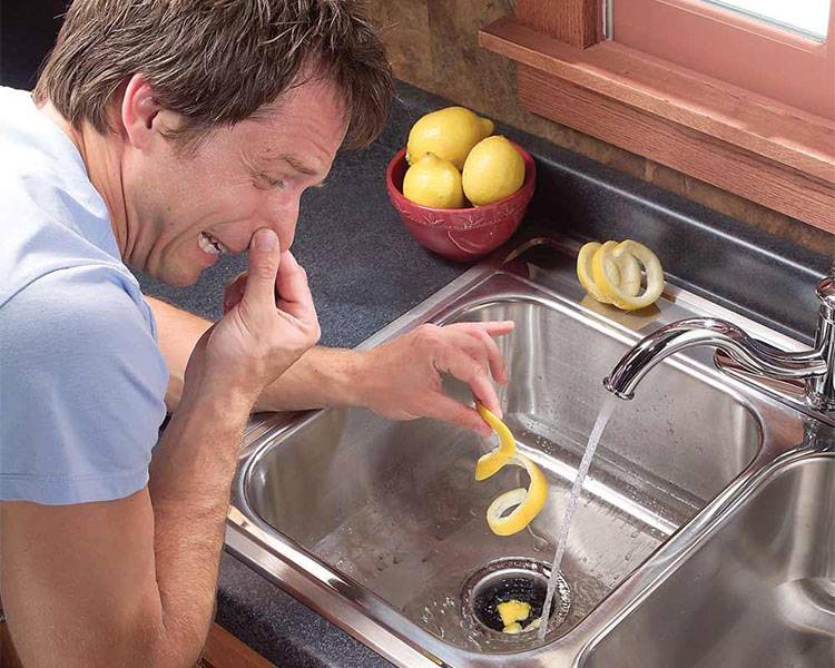 Запах канализации в квартире, доме: причины появления, как устранить, профилактические меры