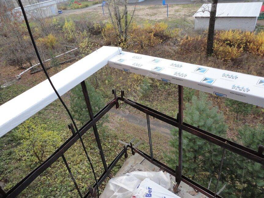 Как установить подоконник на балконе