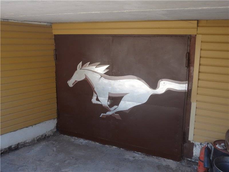Как покрасить гараж своими руками внутри и снаружи: ворота и стены: описание процесса +видео и фото