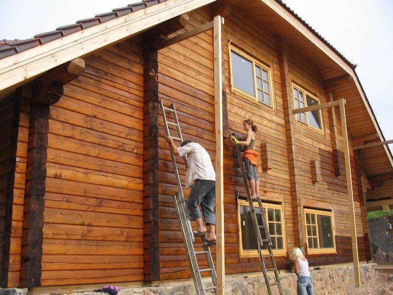 Как выполнить покраску старого деревянного дома снаружи