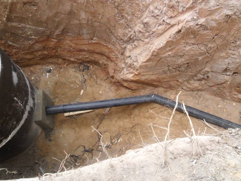 Прокладка водопровода из пнд трубы в земле: технология и правила проведения монтажных работ
