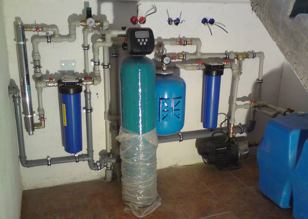 Фильтры для очистки воды от извести. Фильтры для воды в частный дом. Фильтры для очистки воды в дл частном доме. Фильтры для воды в коттедж. Фильтр для воды из скважины.