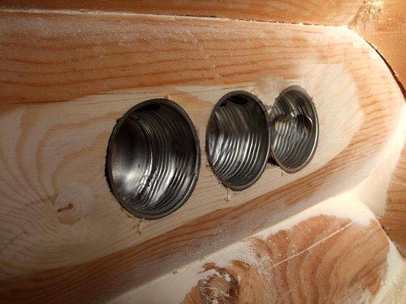 Металлические подрозетники для скрытого монтажа в деревянном доме