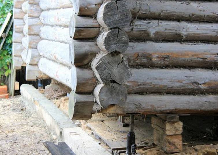 Как заменить нижний брус в деревянном доме?