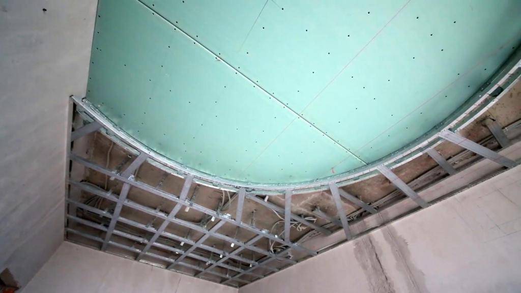 Как сделать двухуровневый потолок из гипсокартона своими руками - детальная инструкция, как продумать схему конструкции, монтаж каркаса, крепление листов гипсокартона