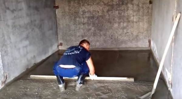 Заливка пола в гараже бетоном: как правильно залить стяжку ровно, пошаговое руководств