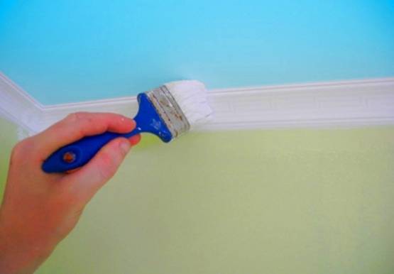 Чем покрасить потолочную плитку из пенопласта – выбор краски, правила покраски