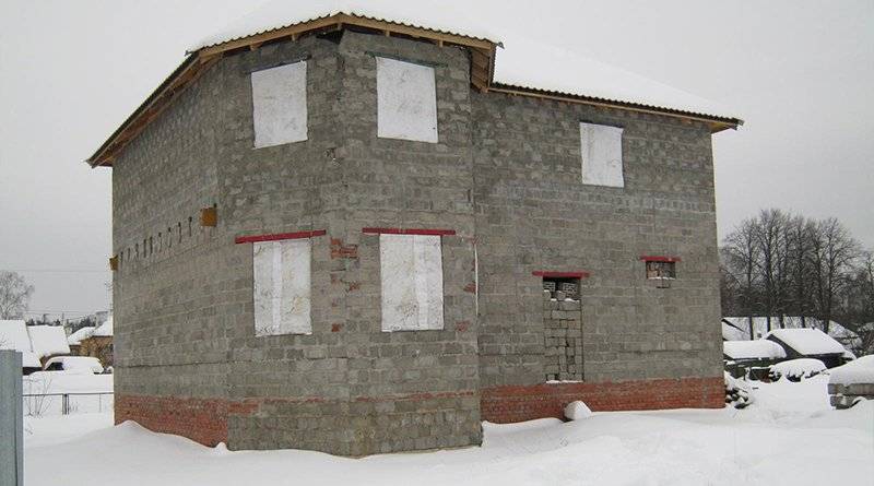 Консервация недостроенного дома на зиму, а стоит ли? трудности и этапы