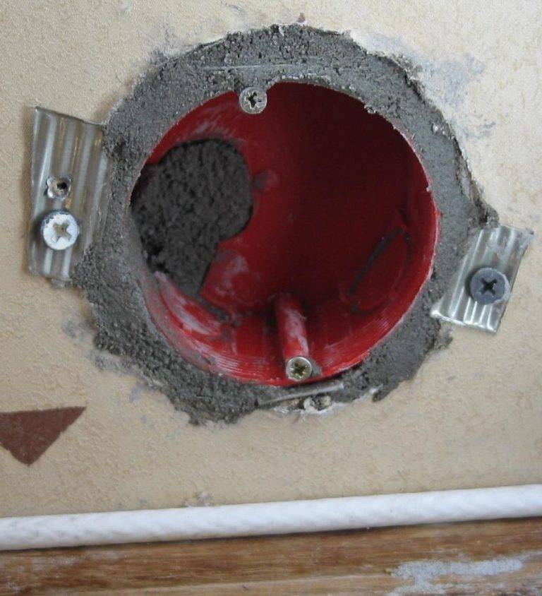 Этапы установки подрозетника в бетонную стену: правила выбора