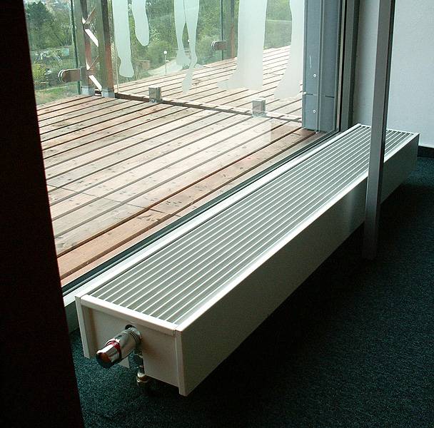 Как вешать радиаторы отопления под окном? - строительные рецепты мира