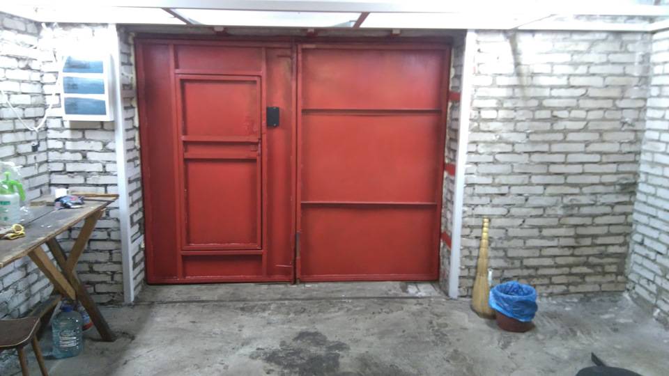 Чем покрасить металлический гараж внутри и снаружи: какой краской и цветом