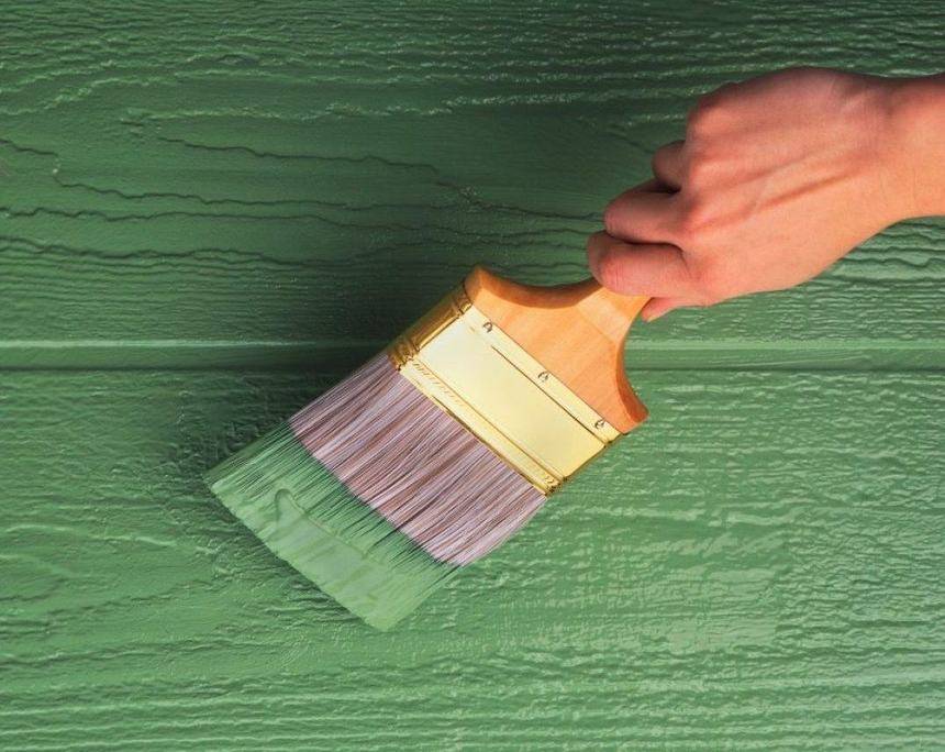 Особенности покраски деревянного дома внутри, советы по выбору краски